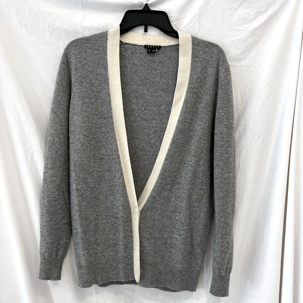100% cashmere. Nearly new.